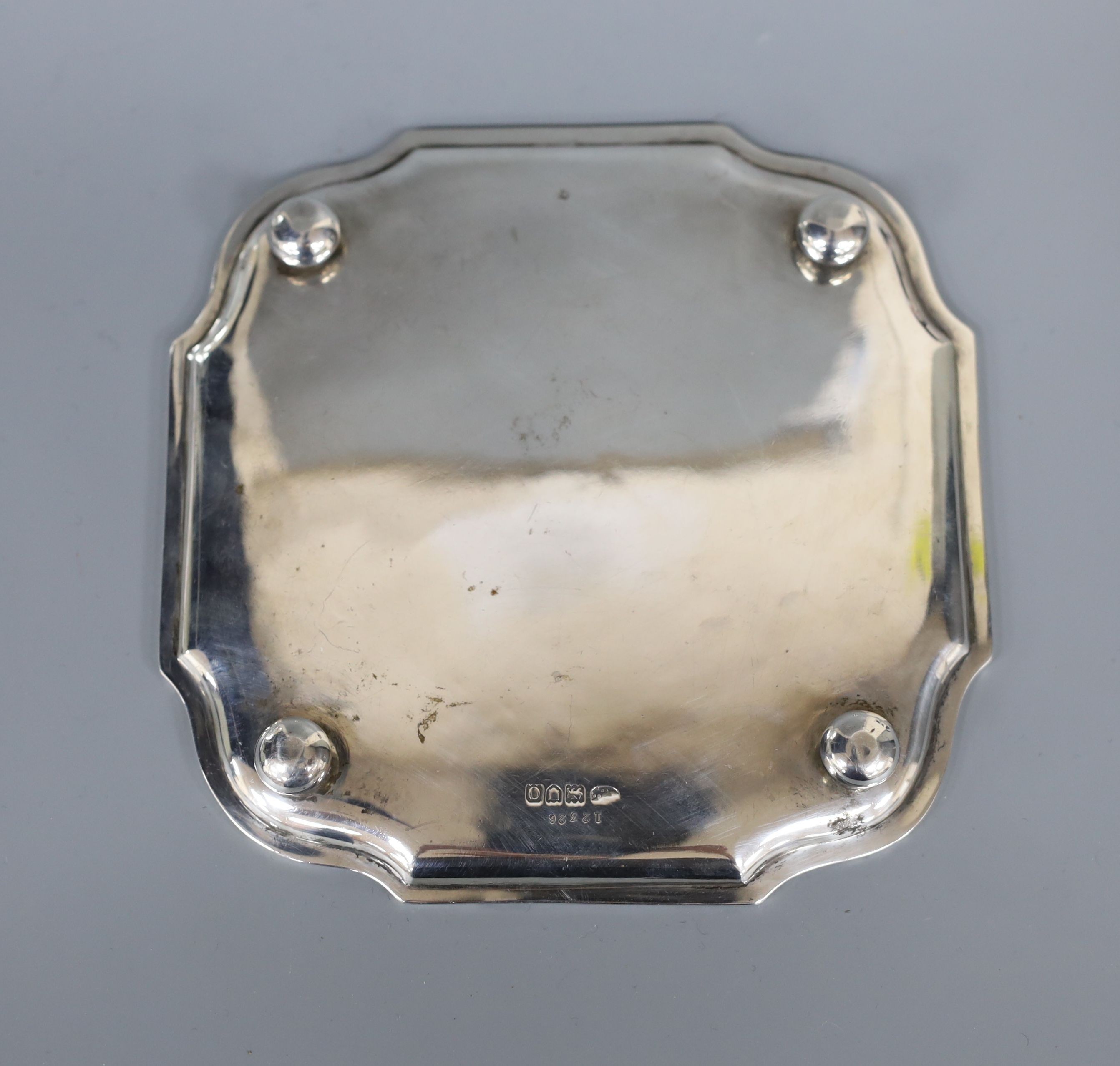 An Edwardian silver waiter, London, 1909, with later presentation inscription, 17.2cm, 8.5oz